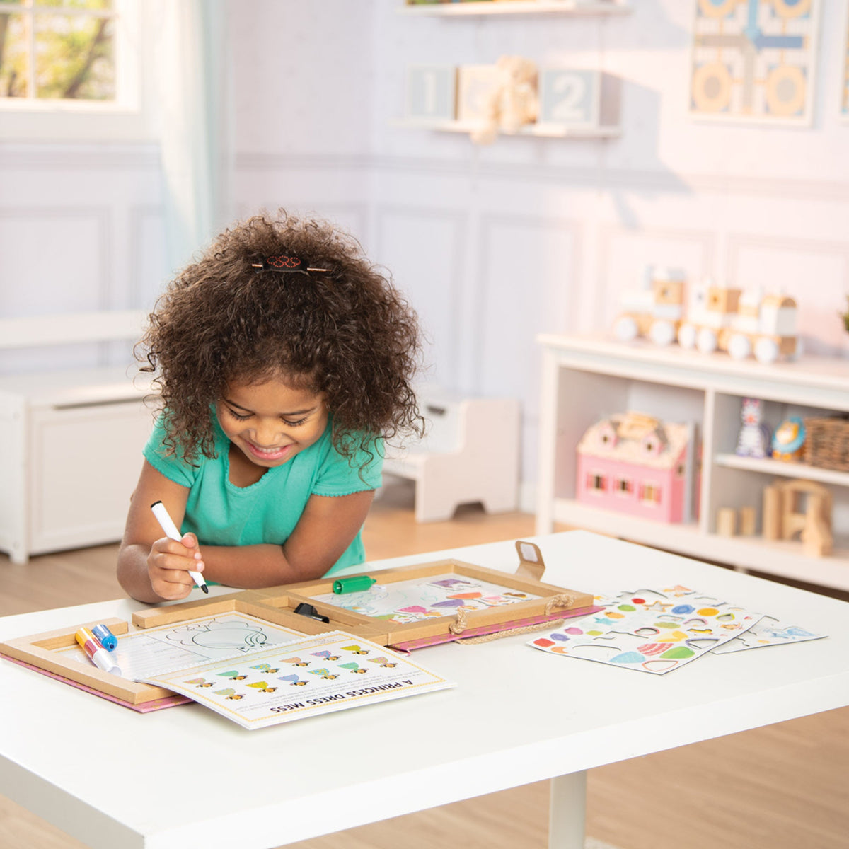 Natural Play: Play, Draw, Create Reusable Drawing & Magnet Kit – Princesses H6