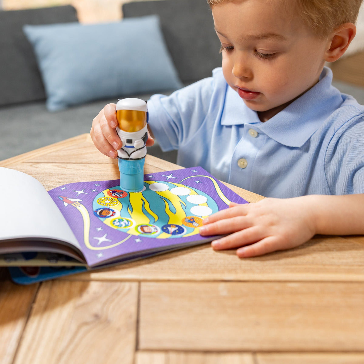 Sticker WOW!™ Activity Pad & Sticker Stamper - Astronaut Q9