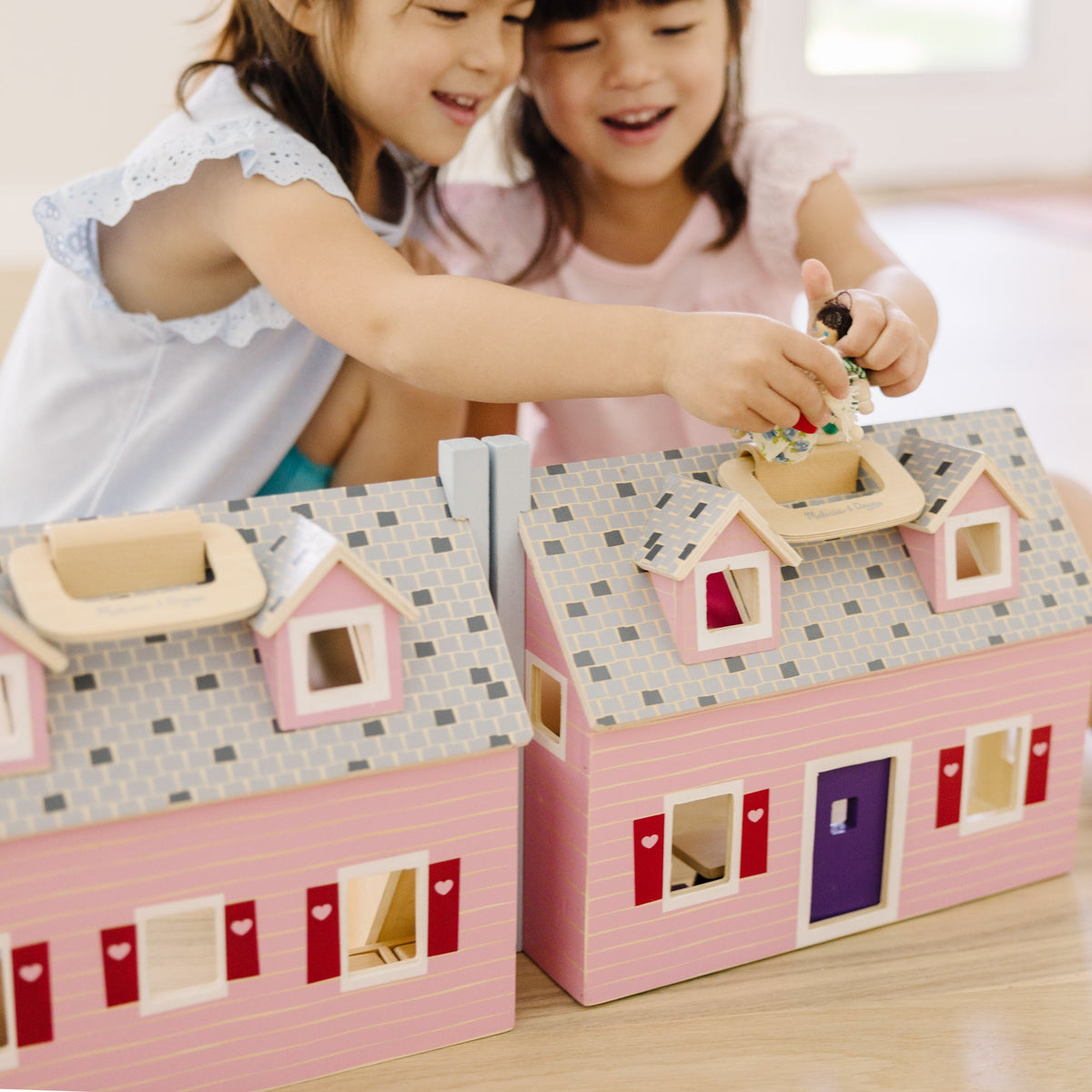 Wooden Fold & Go Dollhouse S6